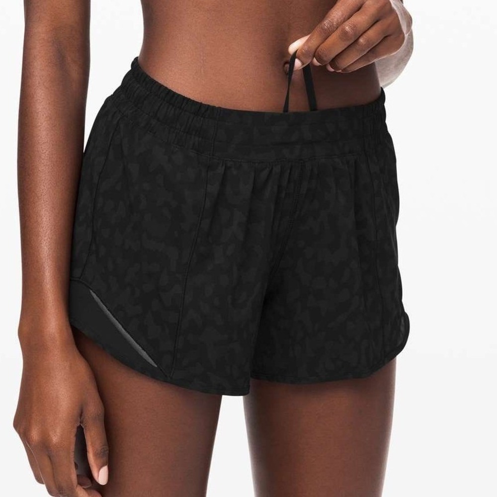 Lululemon Hotty Hot Short II Long 4 Leopard Gray 6 Gym Workout Athleisure